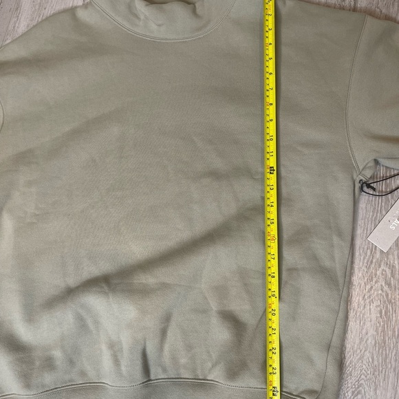 NWT Fear of God Essentials Green Mock Neck Sweatshirt Back Logo plate Medium - Picture 7 of 9